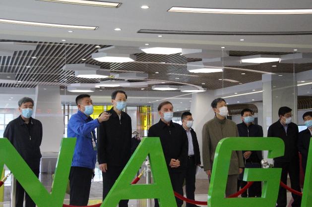 全国人大常委会副委员长艾力更・依明巴海到IM电竞通州项目开展科普法执法检查